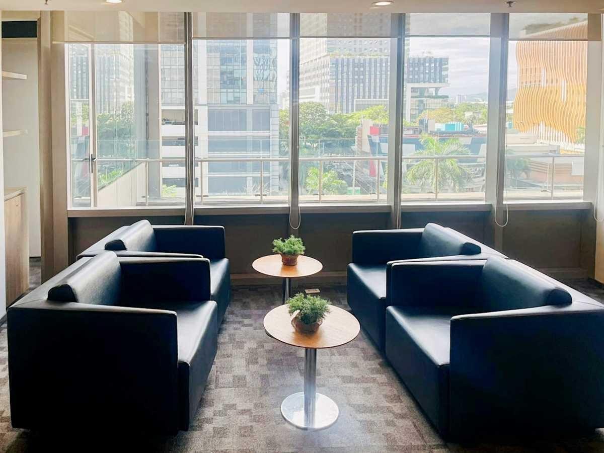 Regus — Park Centrale Building workspace view 4