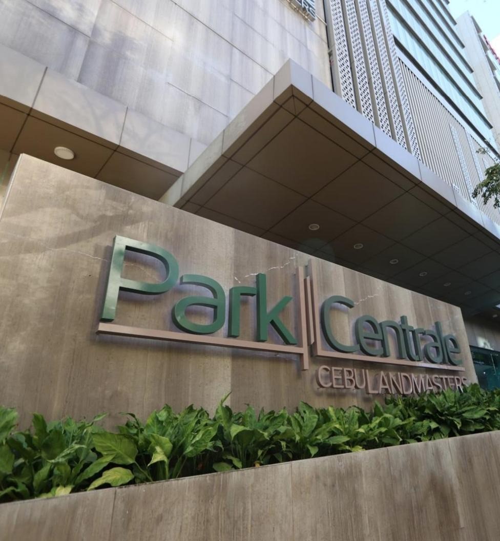 Regus — Park Centrale Building workspace view 5